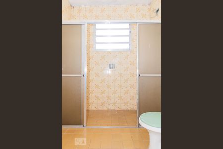 Casa à venda com 110m², 4 quartos e 8 vagasBanheiro 1