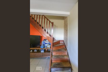 Casa à venda com 280m², 4 quartos e 2 vagasEscada