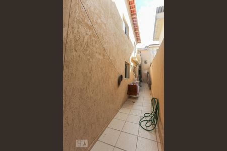Casa à venda com 280m², 4 quartos e 2 vagasCorredor