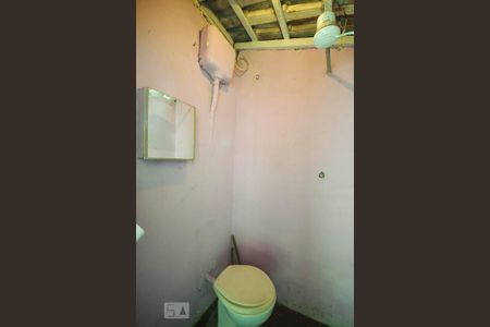 Casa à venda com 70m², 2 quartos e 4 vagasBanheiro de Serviço