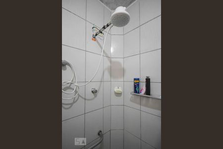 Casa à venda com 70m², 2 quartos e 4 vagasChuveiro do banheiro