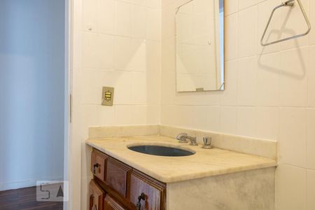 Apartamento para alugar com 220m², 4 quartos e 2 vagas Apartamento para alugar com 220m², 4 quartos e 2 vagasBanheiro Corredor