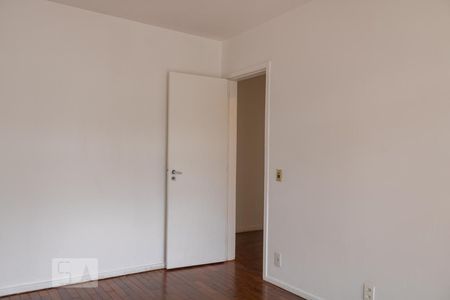 Apartamento para alugar com 220m², 4 quartos e 2 vagas Apartamento para alugar com 220m², 4 quartos e 2 vagasQuarto 2