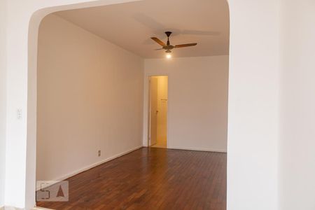 Apartamento para alugar com 220m², 4 quartos e 2 vagas Apartamento para alugar com 220m², 4 quartos e 2 vagasSuíte