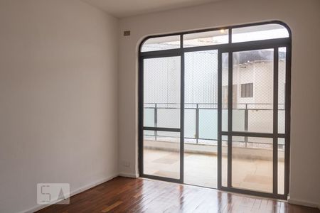 Apartamento para alugar com 220m², 4 quartos e 2 vagas Apartamento para alugar com 220m², 4 quartos e 2 vagasQuarto 2