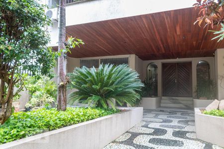 Apartamento para alugar com 220m², 4 quartos e 2 vagas Apartamento para alugar com 220m², 4 quartos e 2 vagasÁrea comum