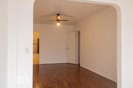 Apartamento para alugar com 220m², 4 quartos e 2 vagas Apartamento para alugar com 220m², 4 quartos e 2 vagasSuíte