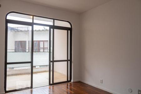Apartamento para alugar com 220m², 4 quartos e 2 vagas Apartamento para alugar com 220m², 4 quartos e 2 vagasQuarto 2