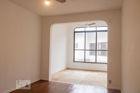 Apartamento para alugar com 220m², 4 quartos e 2 vagas Apartamento para alugar com 220m², 4 quartos e 2 vagasSuíte