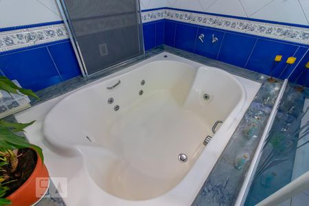 Casa à venda com 532m², 4 quartos e 5 vagasBanheiro da Suíte 1