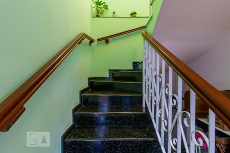 Casa à venda com 532m², 4 quartos e 5 vagasEscada 