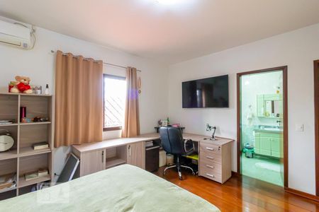 Casa à venda com 532m², 4 quartos e 5 vagasSuíte 2