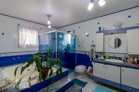 Casa à venda com 532m², 4 quartos e 5 vagasBanheiro da Suíte 1