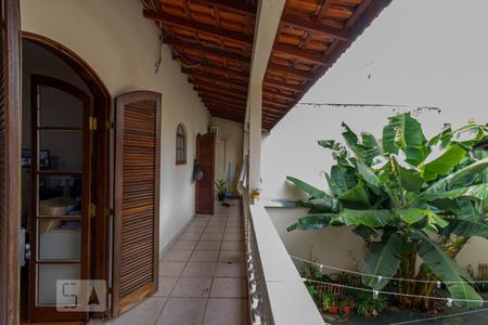 Casa à venda com 532m², 4 quartos e 5 vagasSacada dos Quartos  1 e 2 da Casa 2