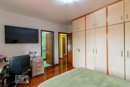 Casa à venda com 532m², 4 quartos e 5 vagasSuíte 2