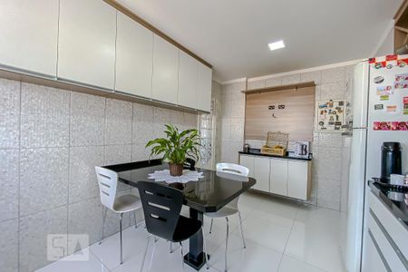 Apartamento à venda com 169m², 4 quartos e 3 vagas Apartamento à venda com 169m², 4 quartos e 3 vagasCozinha