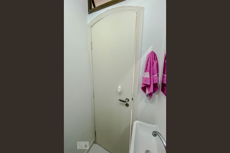 Apartamento à venda com 169m², 4 quartos e 3 vagas Apartamento à venda com 169m², 4 quartos e 3 vagasBanheiro de Serviço