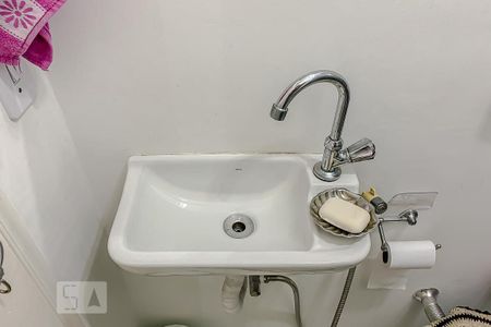 Apartamento à venda com 169m², 4 quartos e 3 vagas Apartamento à venda com 169m², 4 quartos e 3 vagasDetalhe Banheiro de Serviço