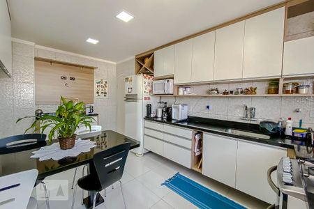 Apartamento à venda com 169m², 4 quartos e 3 vagas Apartamento à venda com 169m², 4 quartos e 3 vagasCozinha