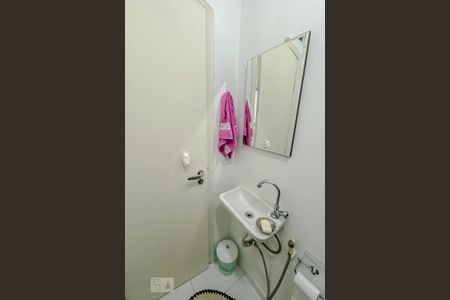 Apartamento à venda com 169m², 4 quartos e 3 vagas Apartamento à venda com 169m², 4 quartos e 3 vagasBanheiro de Serviço