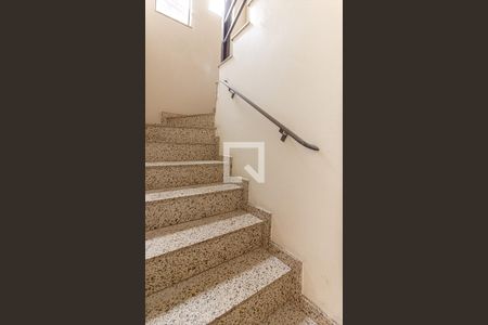 Escada de casa à venda com 3 quartos, 210m² em Vila Moinho Velho, São Paulo