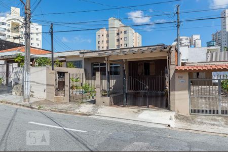 Casa à venda com 70m², 2 quartos e 2 vagas Casa à venda com 70m², 2 quartos e 2 vagasFachada