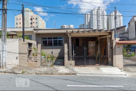 Casa à venda com 70m², 2 quartos e 2 vagas Casa à venda com 70m², 2 quartos e 2 vagasFachada