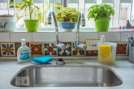 Casa à venda com 180m², 4 quartos e 2 vagas Casa à venda com 180m², 4 quartos e 2 vagasCozinha - Torneira