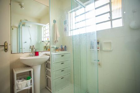 Casa à venda com 180m², 4 quartos e 2 vagas Casa à venda com 180m², 4 quartos e 2 vagasBanheiro