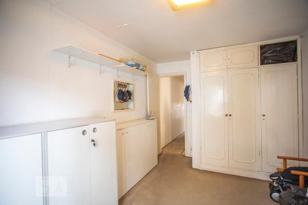 Casa à venda com 180m², 4 quartos e 2 vagas Casa à venda com 180m², 4 quartos e 2 vagasQuarto 2