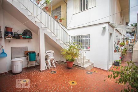 Casa à venda com 180m², 4 quartos e 2 vagas Casa à venda com 180m², 4 quartos e 2 vagasQuintal
