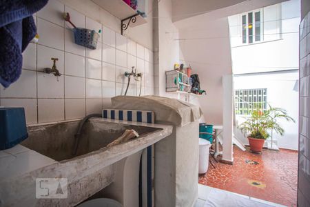 Casa à venda com 180m², 4 quartos e 2 vagas Casa à venda com 180m², 4 quartos e 2 vagasÁrea de Serviço - Torneira