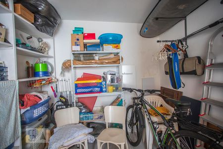 Casa à venda com 180m², 4 quartos e 2 vagas Casa à venda com 180m², 4 quartos e 2 vagasQuarto de Serviço