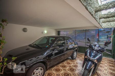 Casa à venda com 180m², 4 quartos e 2 vagas Casa à venda com 180m², 4 quartos e 2 vagasGaragem