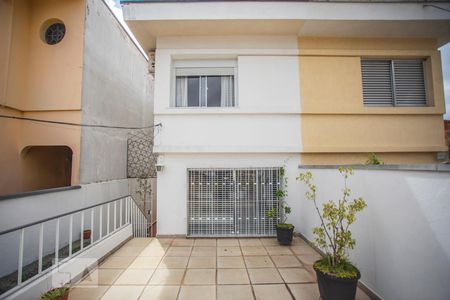 Casa à venda com 180m², 4 quartos e 2 vagas Casa à venda com 180m², 4 quartos e 2 vagasTerraço