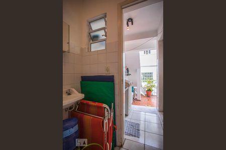 Casa à venda com 180m², 4 quartos e 2 vagas Casa à venda com 180m², 4 quartos e 2 vagasBanheiro de Serviço