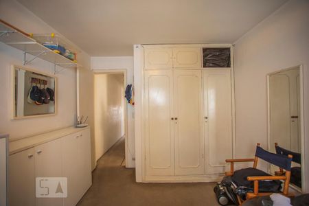 Casa à venda com 180m², 4 quartos e 2 vagas Casa à venda com 180m², 4 quartos e 2 vagasQuarto 2 - Armários