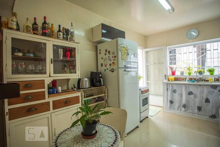 Casa à venda com 180m², 4 quartos e 2 vagas Casa à venda com 180m², 4 quartos e 2 vagasCozinha