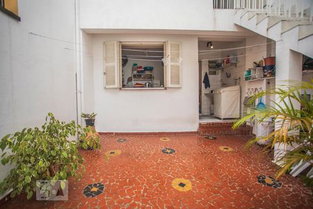 Casa à venda com 180m², 4 quartos e 2 vagas Casa à venda com 180m², 4 quartos e 2 vagasQuintal