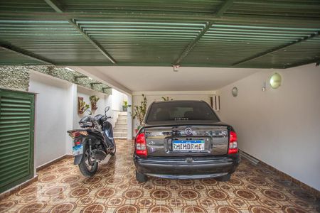 Casa à venda com 180m², 4 quartos e 2 vagas Casa à venda com 180m², 4 quartos e 2 vagasGaragem