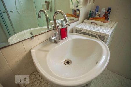 Casa à venda com 180m², 4 quartos e 2 vagas Casa à venda com 180m², 4 quartos e 2 vagasBanheiro - Torneira