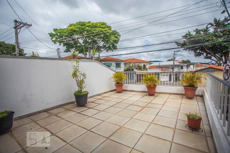 Casa à venda com 180m², 4 quartos e 2 vagas Casa à venda com 180m², 4 quartos e 2 vagasTerraço