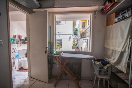 Casa à venda com 180m², 4 quartos e 2 vagas Casa à venda com 180m², 4 quartos e 2 vagasQuarto de Serviço