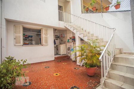 Casa à venda com 180m², 4 quartos e 2 vagas Casa à venda com 180m², 4 quartos e 2 vagasQuintal