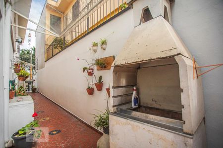 Casa à venda com 180m², 4 quartos e 2 vagas Casa à venda com 180m², 4 quartos e 2 vagasQuintal - Churrasqueira