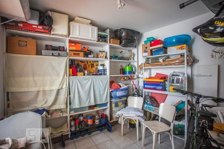 Casa à venda com 180m², 4 quartos e 2 vagas Casa à venda com 180m², 4 quartos e 2 vagasQuarto de Serviço