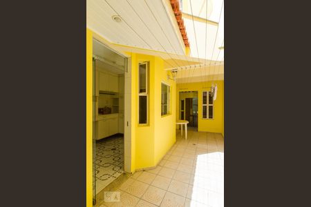 Casa à venda com 480m², 4 quartos e 5 vagas Casa à venda com 480m², 4 quartos e 5 vagasLateral