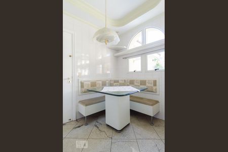 Casa à venda com 480m², 4 quartos e 5 vagas Casa à venda com 480m², 4 quartos e 5 vagasCozinha