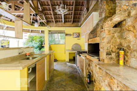 Casa à venda com 480m², 4 quartos e 5 vagas Casa à venda com 480m², 4 quartos e 5 vagasChurrasqueira