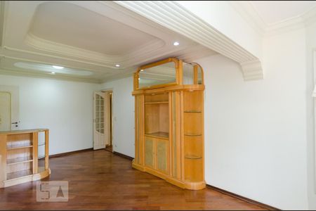 Casa à venda com 480m², 4 quartos e 5 vagas Casa à venda com 480m², 4 quartos e 5 vagasQuarto da suíte 2